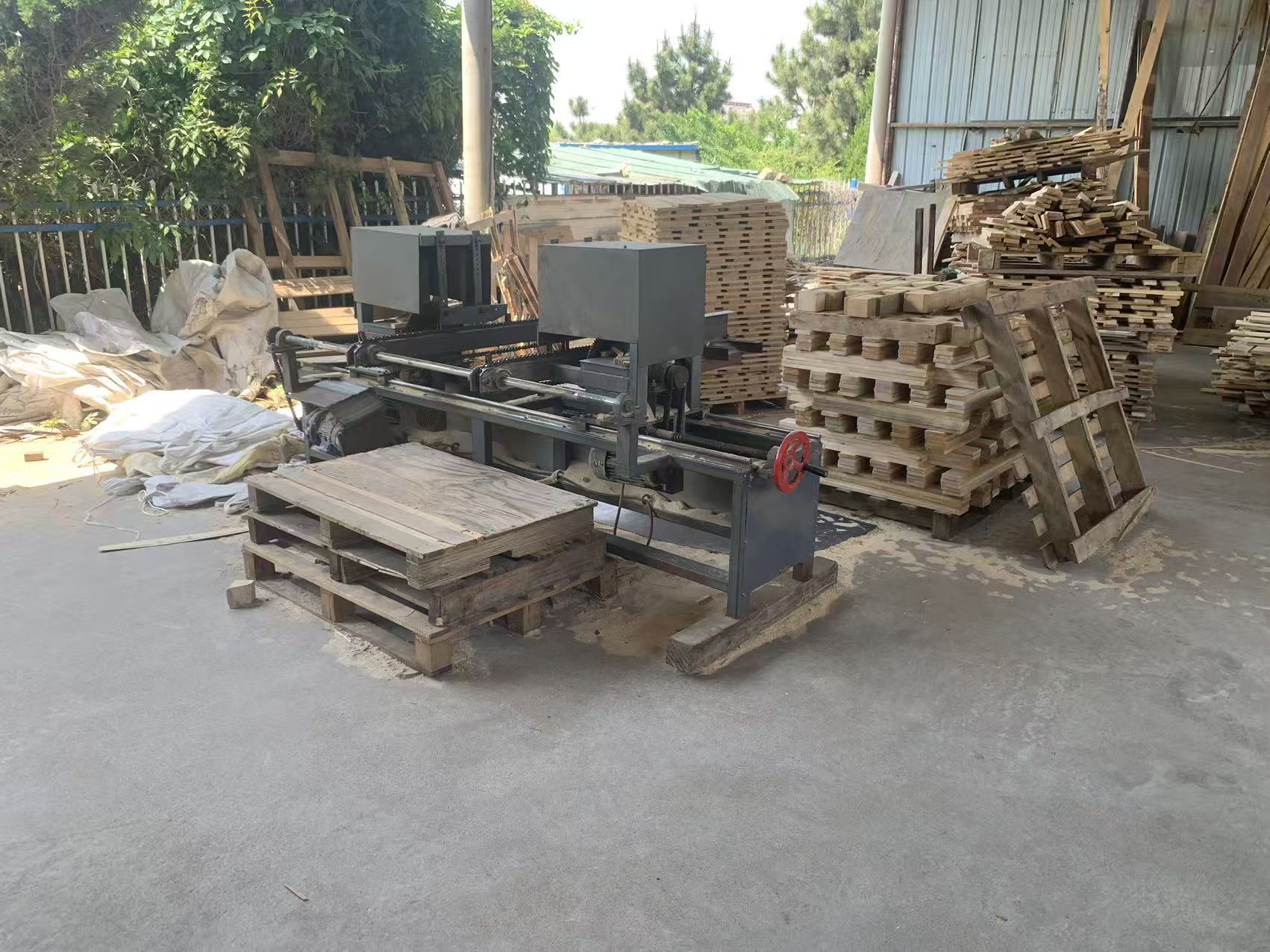 Woodworking equipment and timber materials at Rizhao Echon - raw materials for custom crate production